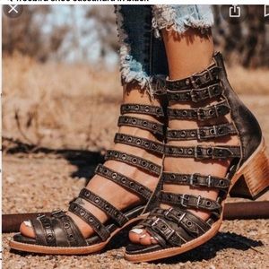 Free bird Cassandra Sandle/ open toe bootie